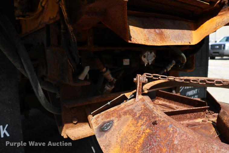 image for item DD0104 2004 Sterling L7500 dump truck