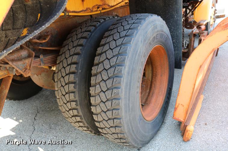 image for item DD0104 2004 Sterling L7500 dump truck