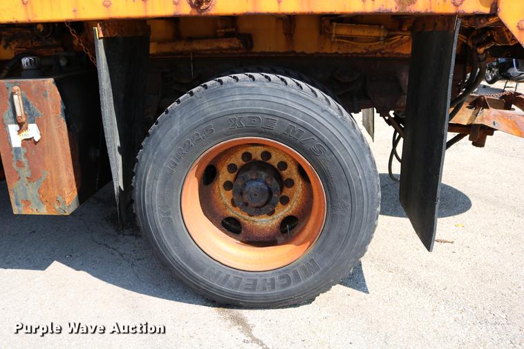 image for item DD0104 2004 Sterling L7500 dump truck