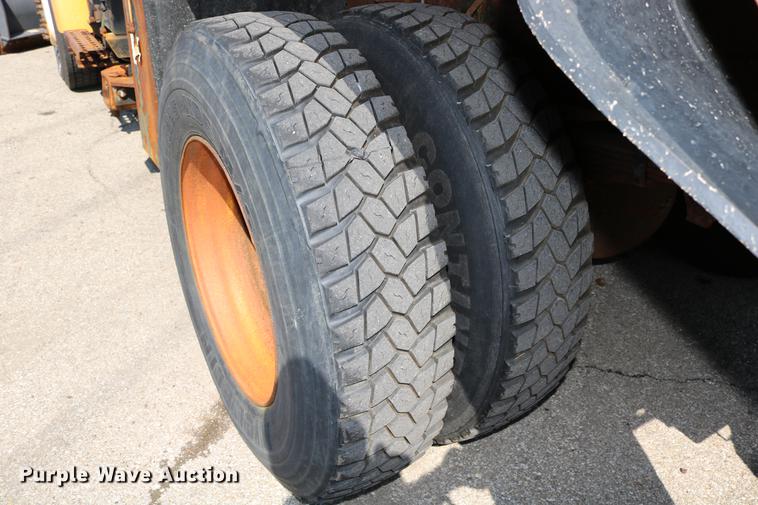 image for item DD0104 2004 Sterling L7500 dump truck