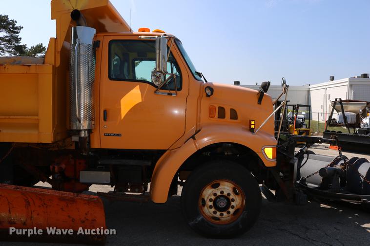 image for item DD0104 2004 Sterling L7500 dump truck