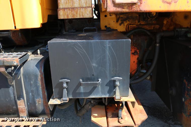 image for item DD0104 2004 Sterling L7500 dump truck