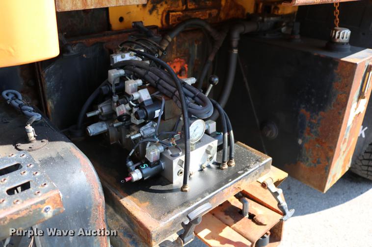 image for item DD0104 2004 Sterling L7500 dump truck