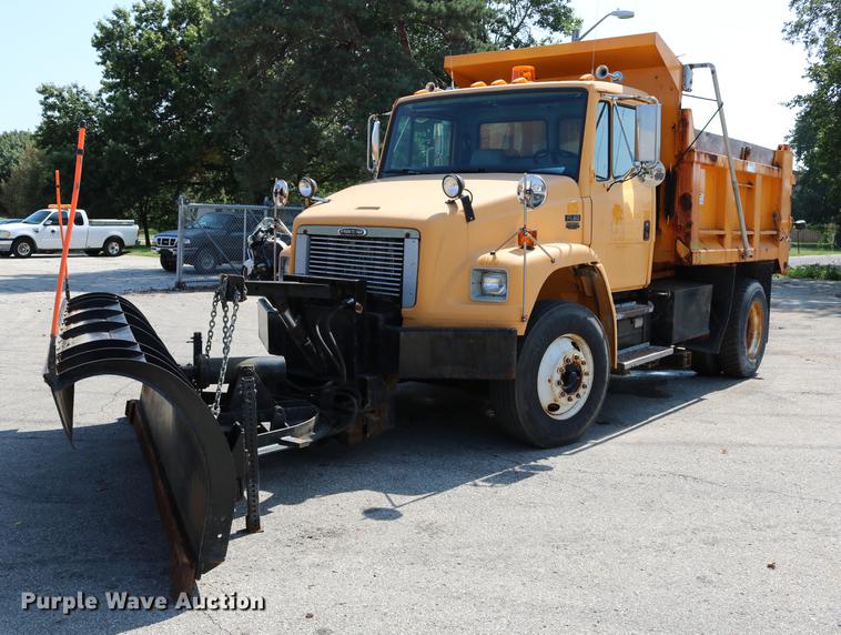 image for item DD0106 2001 Freightliner FL80 dump truck