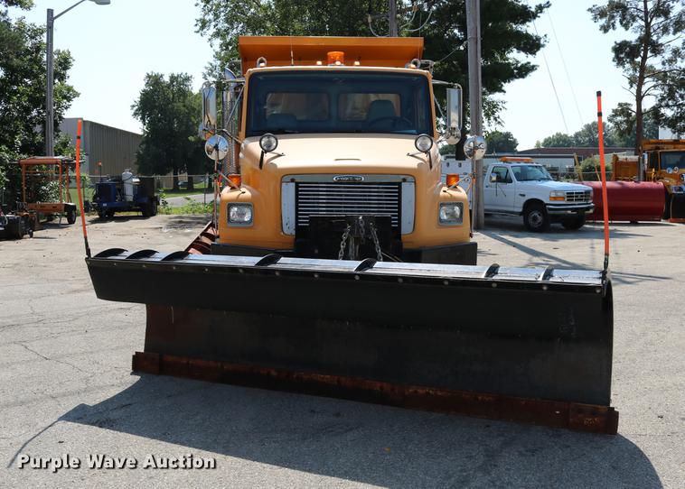 image for item DD0106 2001 Freightliner FL80 dump truck