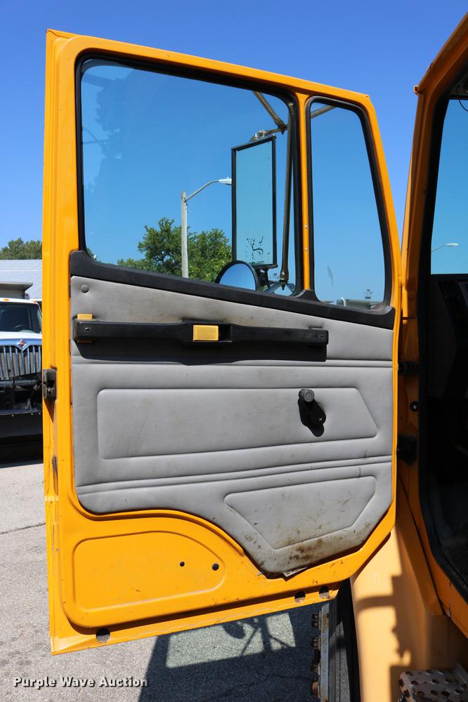 image for item DD0106 2001 Freightliner FL80 dump truck