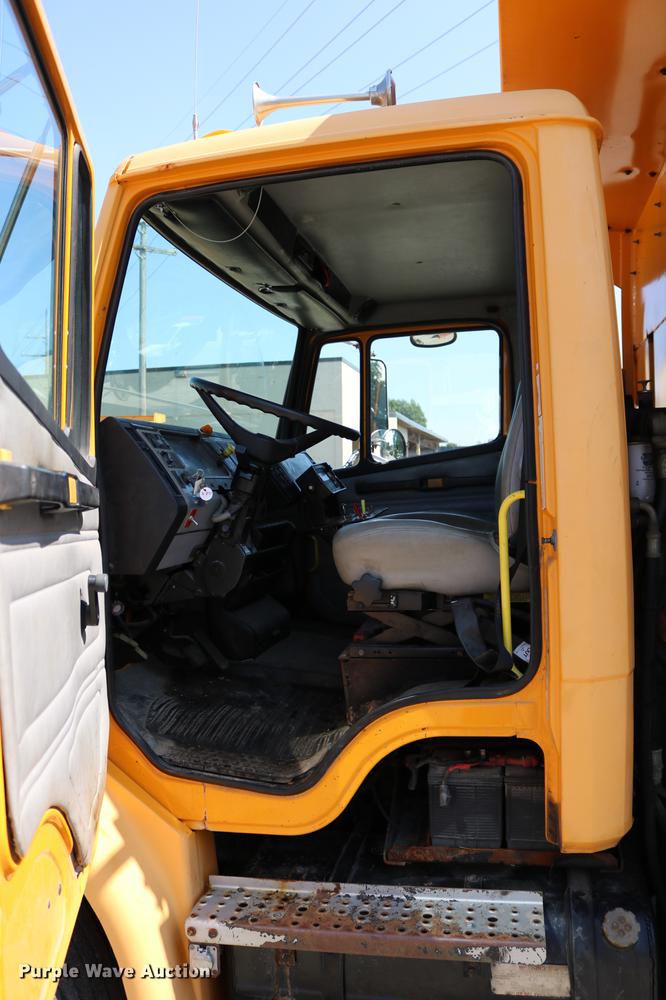 image for item DD0106 2001 Freightliner FL80 dump truck