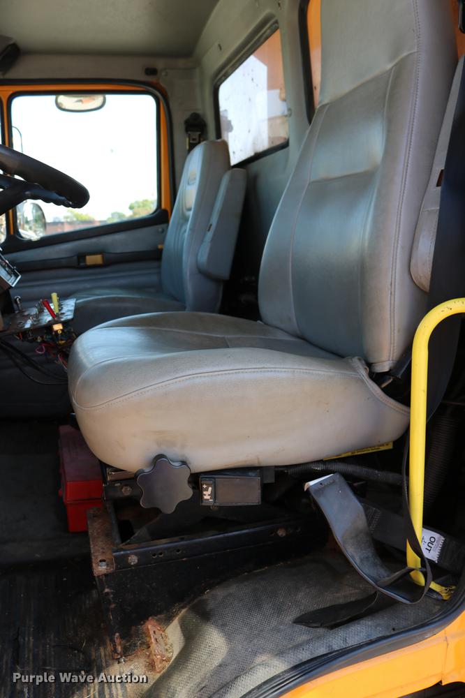 image for item DD0106 2001 Freightliner FL80 dump truck