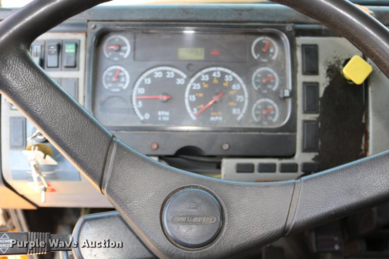 image for item DD0106 2001 Freightliner FL80 dump truck