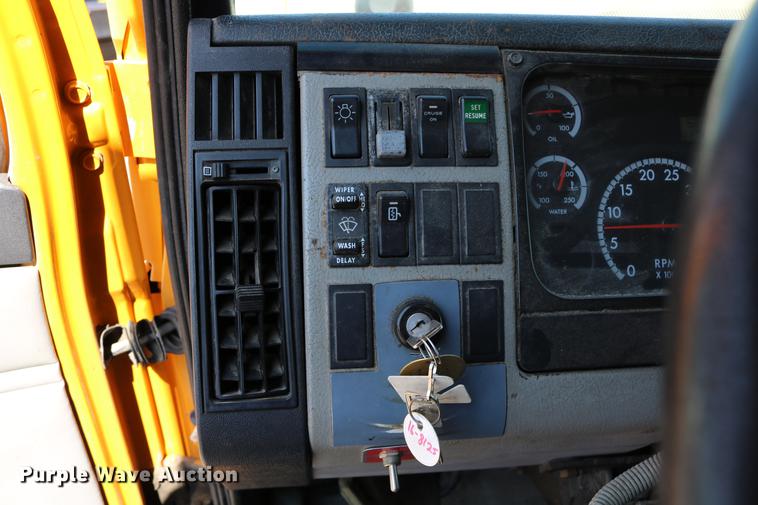 image for item DD0106 2001 Freightliner FL80 dump truck
