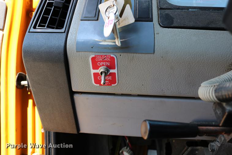 image for item DD0106 2001 Freightliner FL80 dump truck