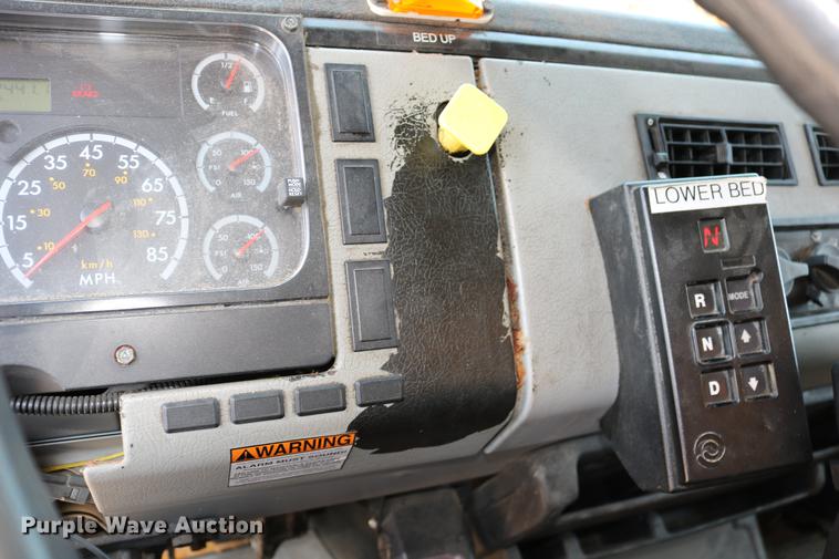 image for item DD0106 2001 Freightliner FL80 dump truck