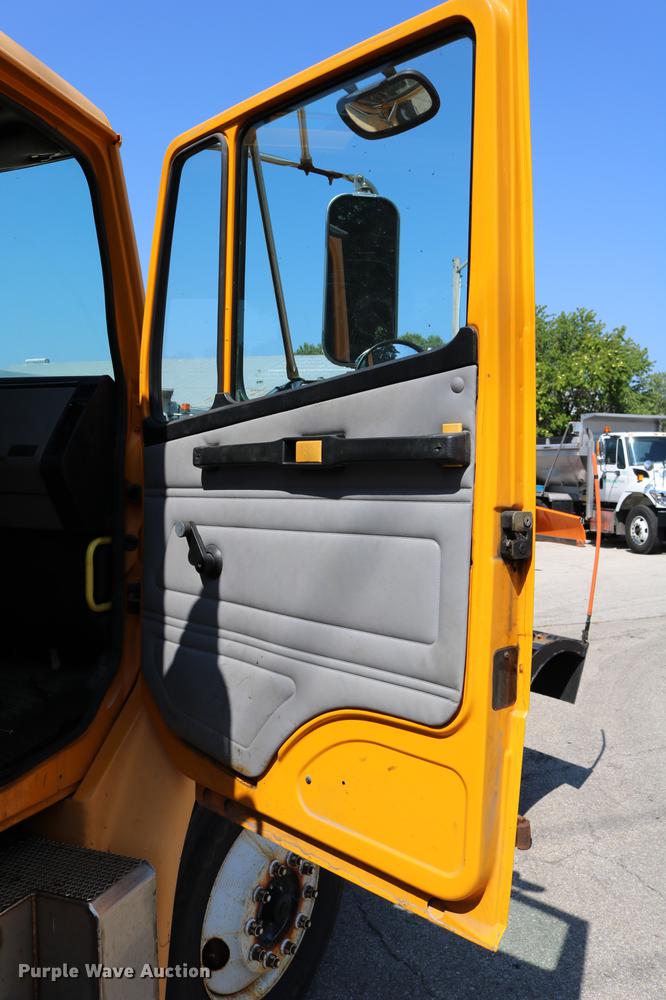 image for item DD0106 2001 Freightliner FL80 dump truck