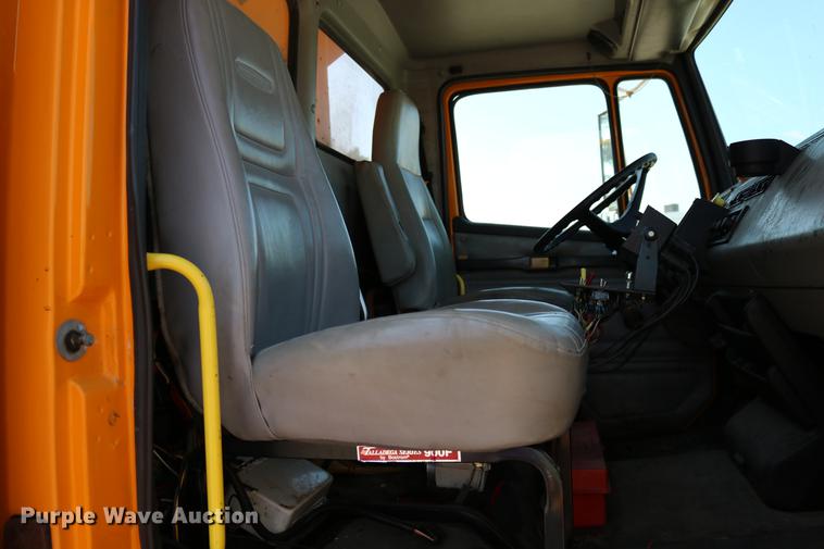 image for item DD0106 2001 Freightliner FL80 dump truck