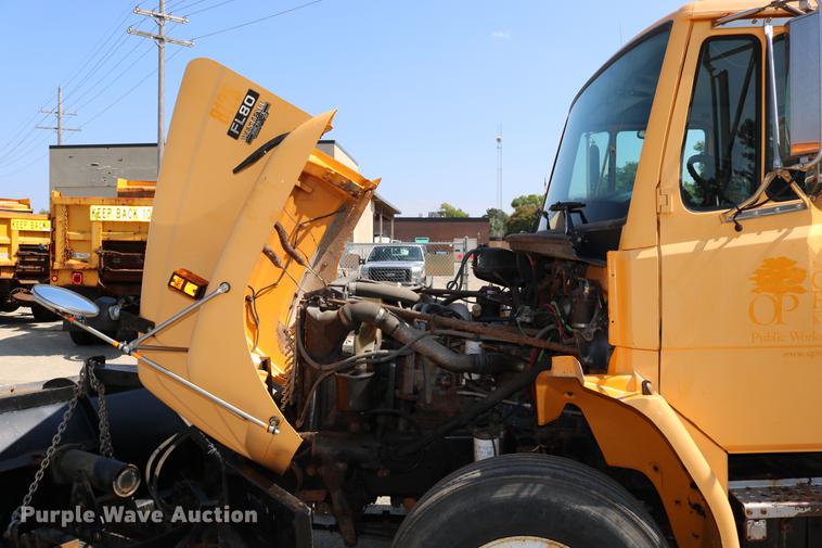 image for item DD0106 2001 Freightliner FL80 dump truck