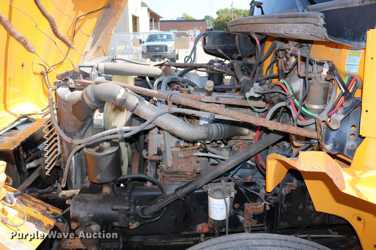 image for item DD0106 2001 Freightliner FL80 dump truck