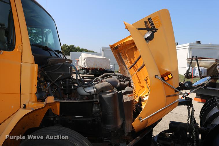 image for item DD0106 2001 Freightliner FL80 dump truck