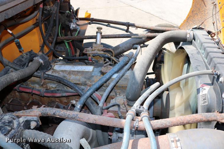 image for item DD0106 2001 Freightliner FL80 dump truck