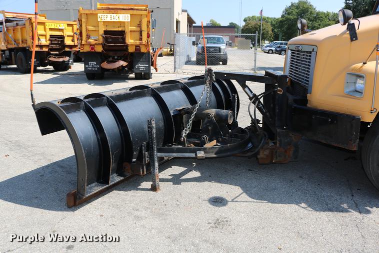 image for item DD0106 2001 Freightliner FL80 dump truck