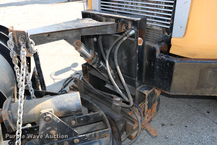 image for item DD0106 2001 Freightliner FL80 dump truck