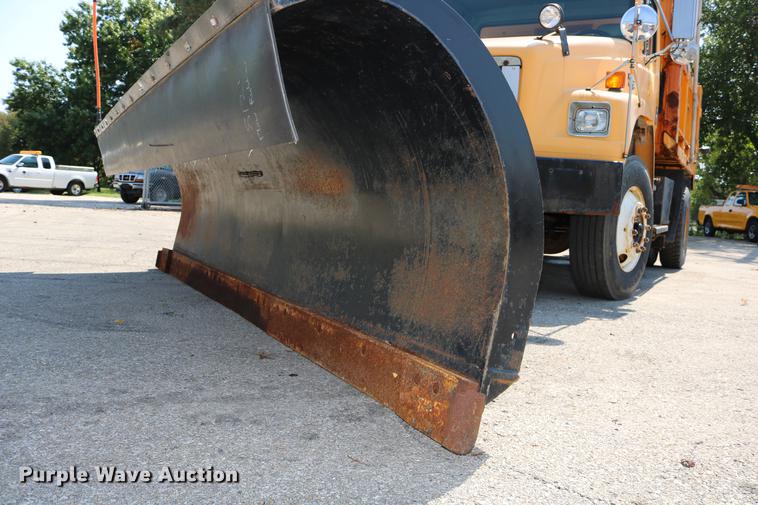 image for item DD0106 2001 Freightliner FL80 dump truck