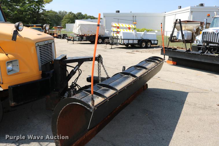 image for item DD0106 2001 Freightliner FL80 dump truck