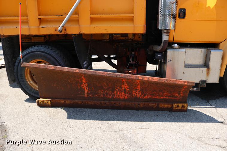 image for item DD0106 2001 Freightliner FL80 dump truck