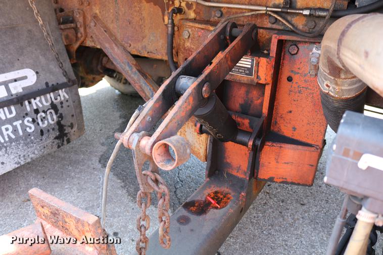 image for item DD0106 2001 Freightliner FL80 dump truck