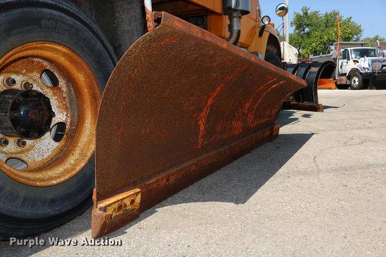 image for item DD0106 2001 Freightliner FL80 dump truck