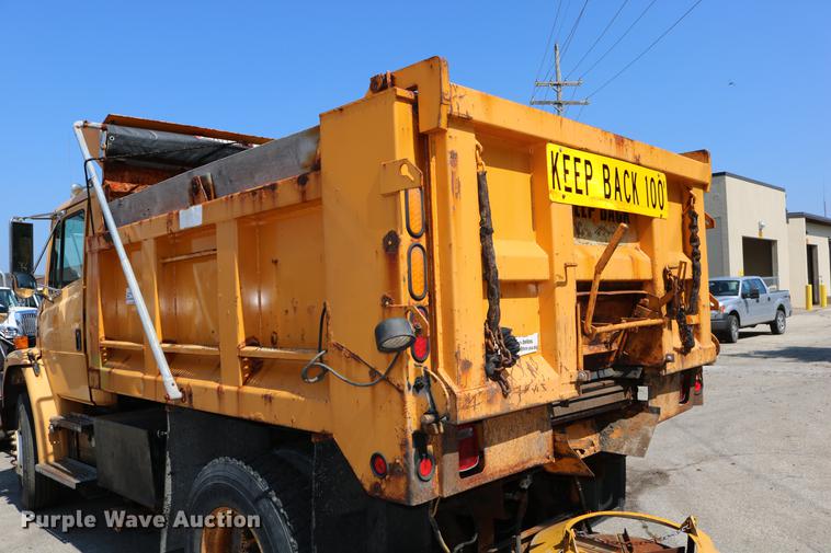 image for item DD0106 2001 Freightliner FL80 dump truck