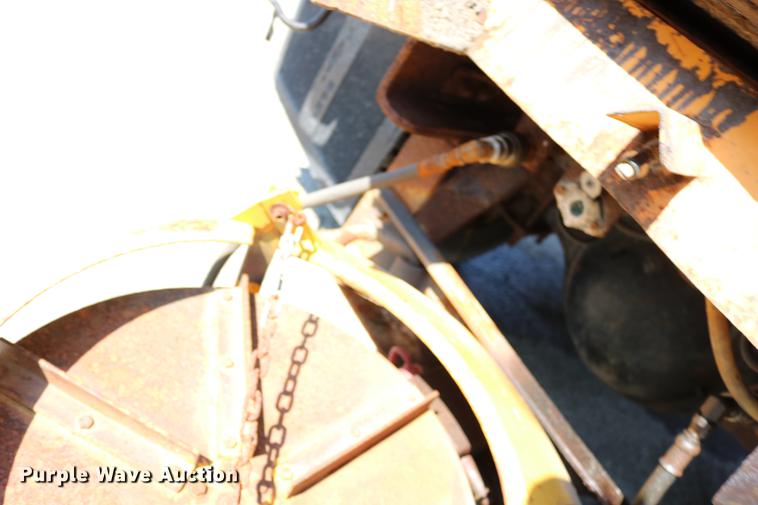 image for item DD0106 2001 Freightliner FL80 dump truck