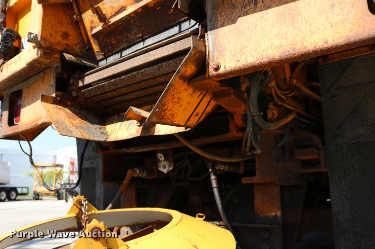 image for item DD0106 2001 Freightliner FL80 dump truck