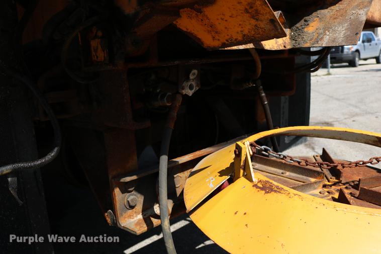 image for item DD0106 2001 Freightliner FL80 dump truck