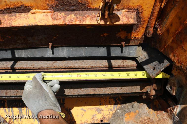 image for item DD0106 2001 Freightliner FL80 dump truck