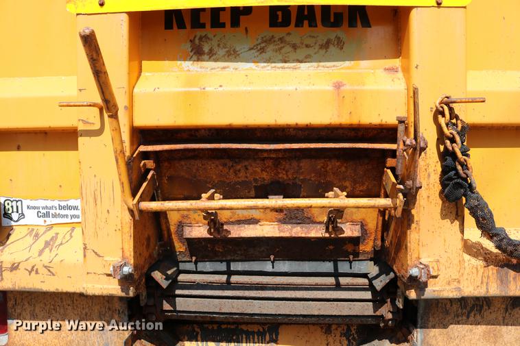 image for item DD0106 2001 Freightliner FL80 dump truck