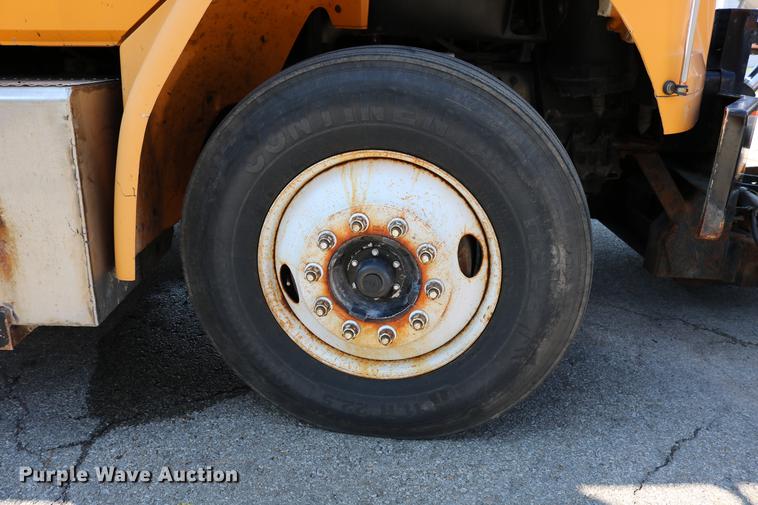 image for item DD0106 2001 Freightliner FL80 dump truck