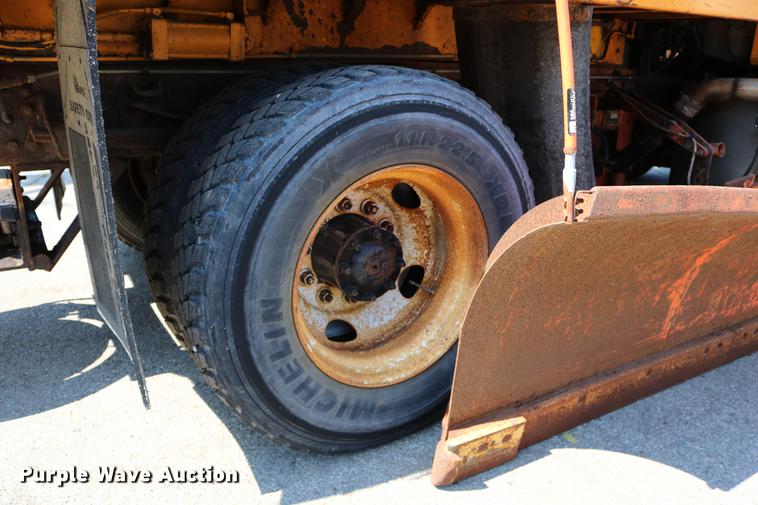 image for item DD0106 2001 Freightliner FL80 dump truck