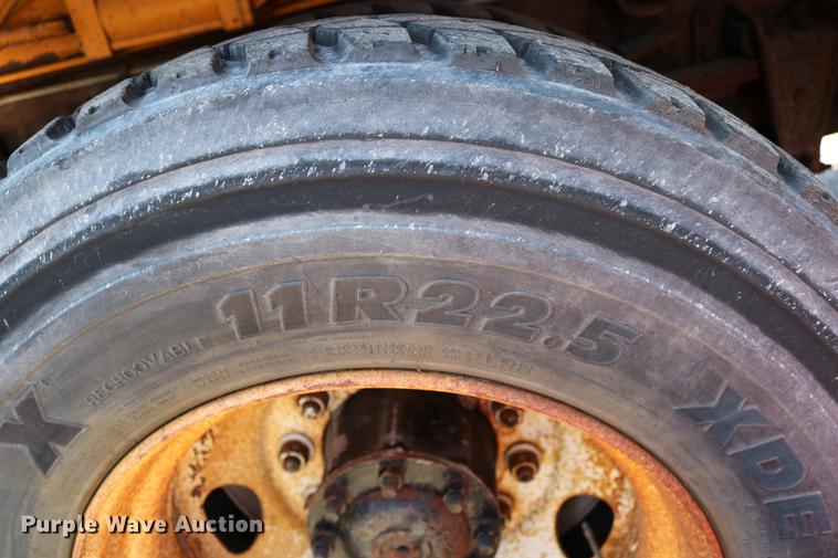 image for item DD0106 2001 Freightliner FL80 dump truck