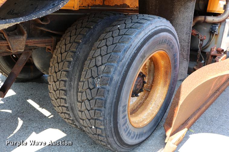 image for item DD0106 2001 Freightliner FL80 dump truck