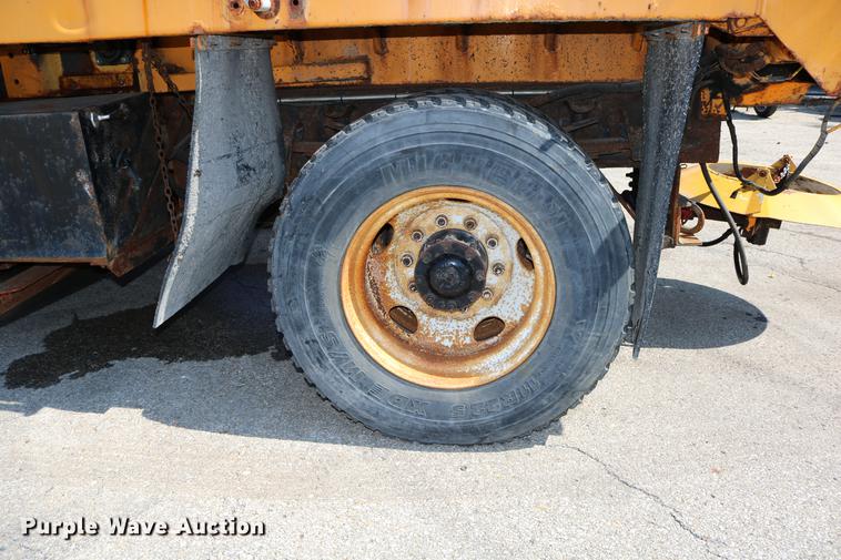 image for item DD0106 2001 Freightliner FL80 dump truck