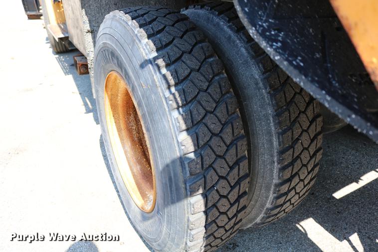 image for item DD0106 2001 Freightliner FL80 dump truck