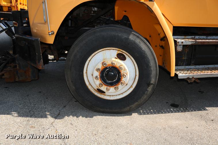 image for item DD0106 2001 Freightliner FL80 dump truck