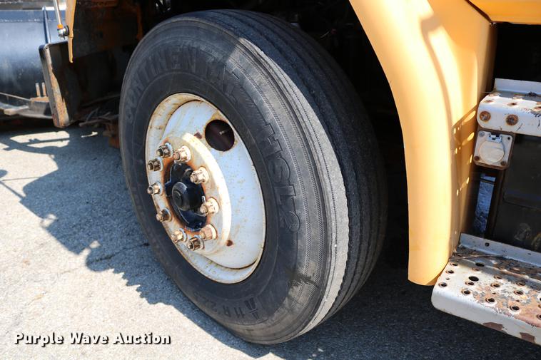 image for item DD0106 2001 Freightliner FL80 dump truck