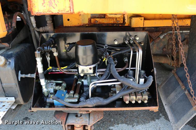 image for item DD0106 2001 Freightliner FL80 dump truck