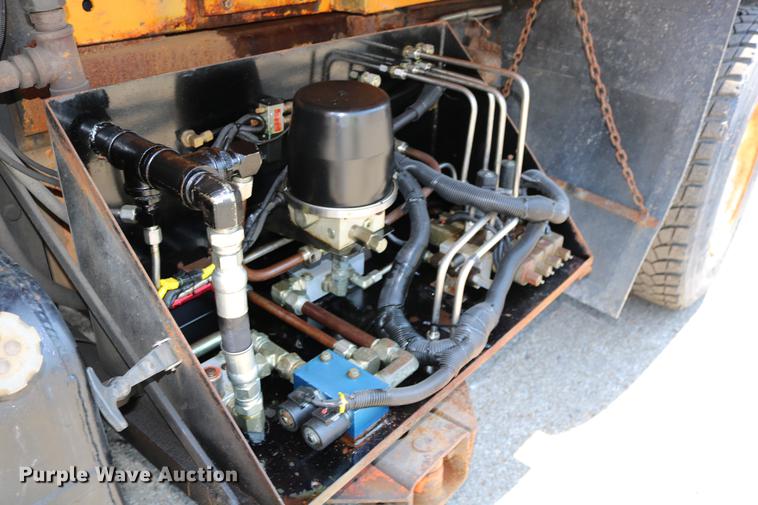 image for item DD0106 2001 Freightliner FL80 dump truck