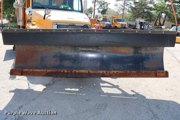 image for item DD0106 2001 Freightliner FL80 dump truck