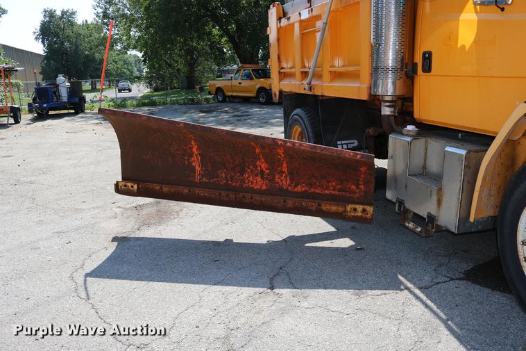 image for item DD0106 2001 Freightliner FL80 dump truck