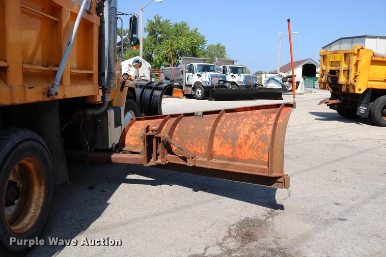image for item DD0106 2001 Freightliner FL80 dump truck