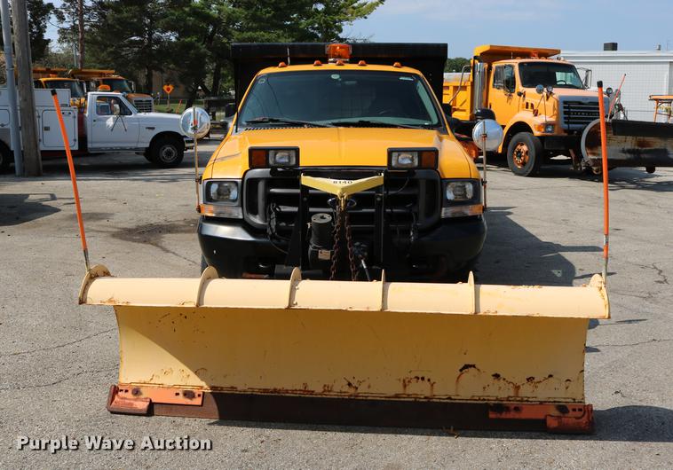 image for item DD0107 2002 Ford F350 Super Duty dump bed pickup truck