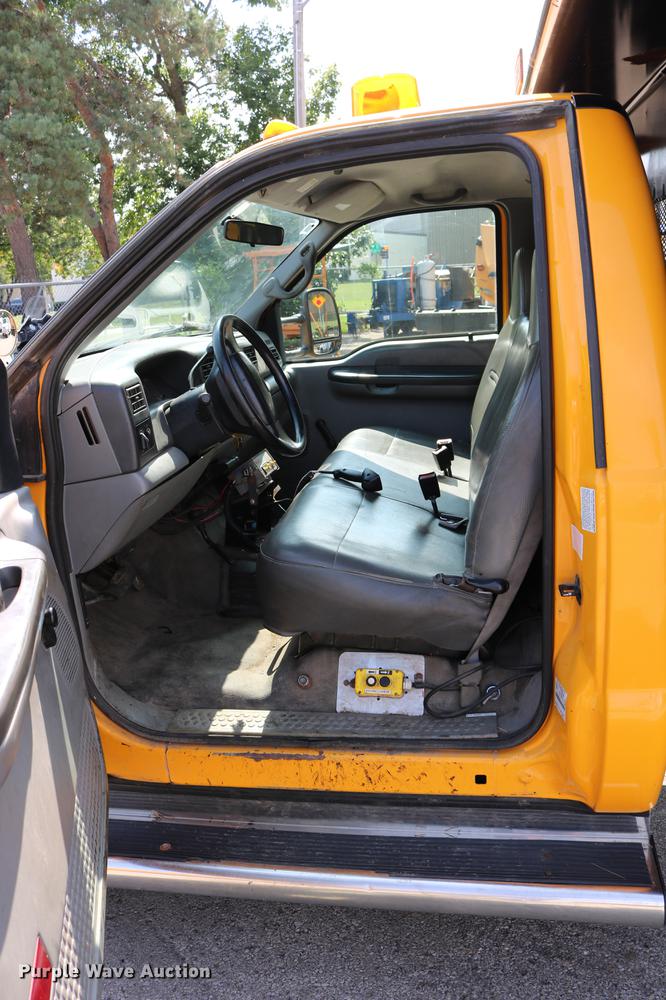 image for item DD0107 2002 Ford F350 Super Duty dump bed pickup truck